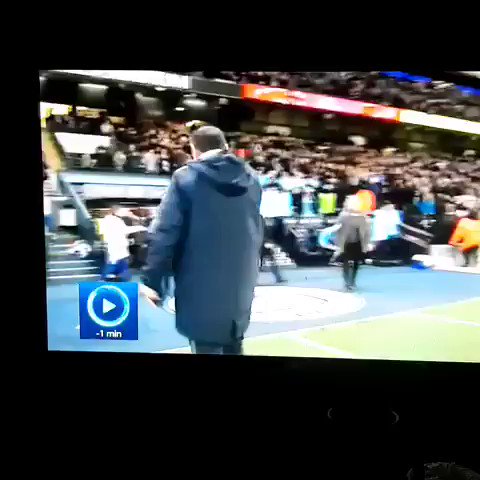 Sarri ne Guardiola se haath nahi milaaya kyunki usko realize ho gaya hai ki Ganja is better than Sutta. #MCICHE