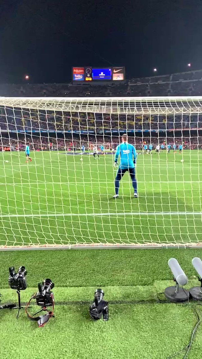 π What. A. Save. β¦@mterstegen1β© Airlines flies high.βοΈ