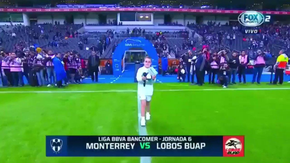 El mejor momento de la jornada. Incluir no es dejarlos pasar, es darles la bienvenida, es apoyarlos.
De 💯 el árbitro y la afición. #SienteTuLiga