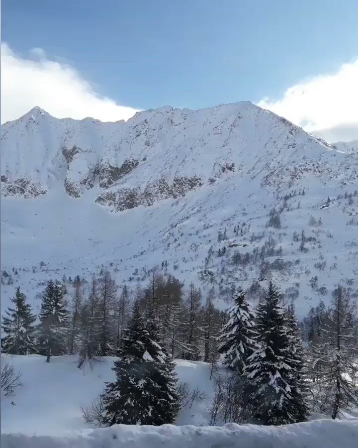 Lovely new week to you all from Italy ๐โโ๏ธ๐๐
Here is sun, wind and snow. Amazing weather and stunning nature. ๐ฒ๐ฒ๐ฒ๐ฒ๐ฒ