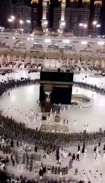 Saudi MBS in Mecca with over 600 guards protecting him around the Kaaba