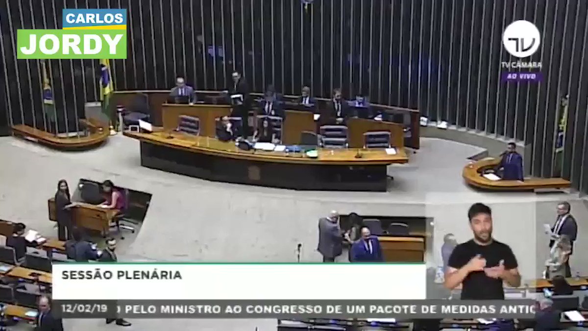 Comunista querendo posar de defensor de cristão é um absurdo, mas comparar a morte das crianças inocentes do clube de regatas flamengo com traficantes mortos em confronto com a polícia é o cúmulo do absurdo.