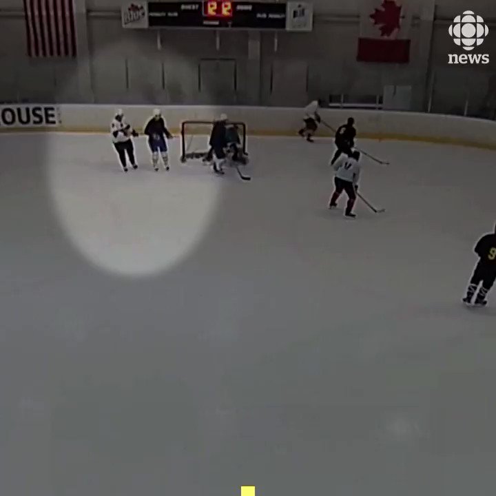 This hockey player had the perfect thank you present for the fellow player who saved his life: a signed @WayneGretzky jersey. Read more: http://cbc.ca/1.5015668