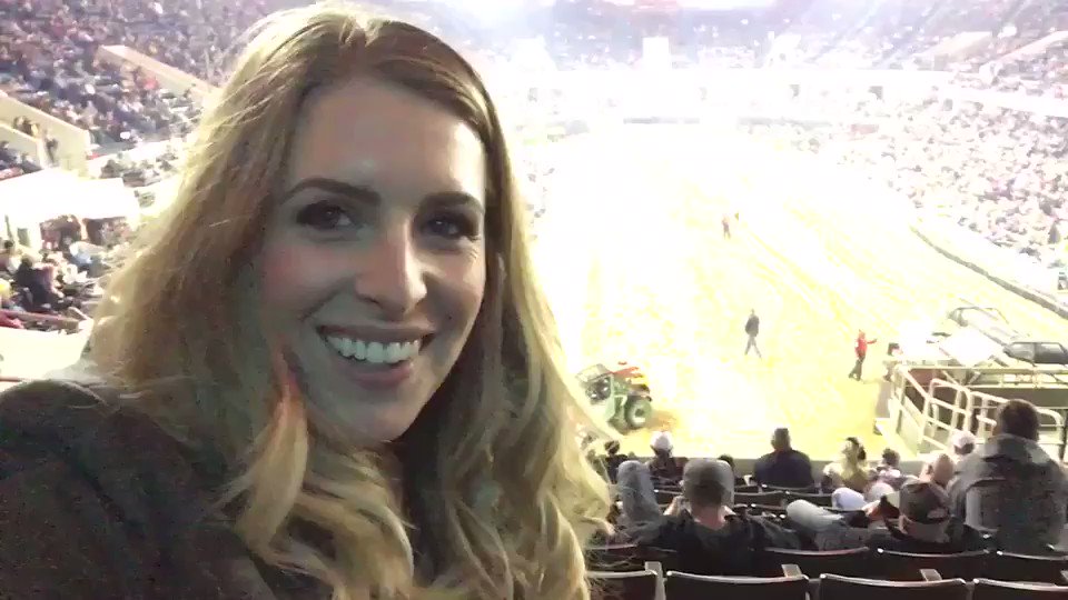 First time at the tractor pulls and I'm like a little kid at Christmas 🤗
#NFMS2019 #TractorPulling
