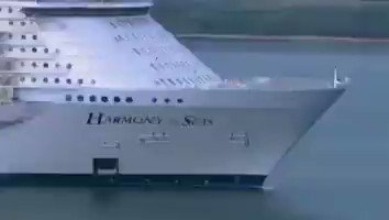 Круизный мега-лайнер Harmony of the Seas – это 362 метра роскоши и величественного комфорта, это 15 палуб, изобилующих самыми разнообразными развлечениями, это возможность одновременного путешествия по океанским просторам для 6500 пассажиров.
