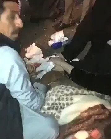 ممرضتان سعوديتان تنقذان حياة شاب ابتلع لسانه في مدينة #حائل ، شمال #السعودية ،
بعد تعرضه لحادث مروري.
وتطوعت الممرضتان مريم الشمري وفاء العنزي بتقديم الإسعافات الأولية له في موقع الحادث.