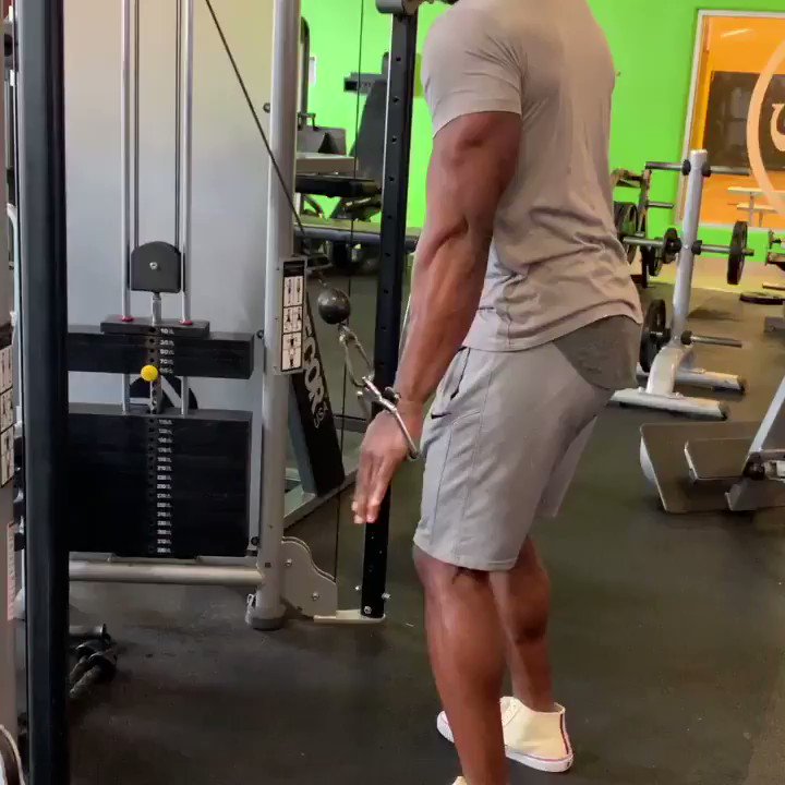Know who you are💪🏾. I enjoy motivating and serving others. Through that, one thing I’ve learned — you can’t bring medicine to people who love to be sick, so know when to keep it moving! Have a safe weekend and be good to yourself!! #Friday #FitFam #Gains #OneLife