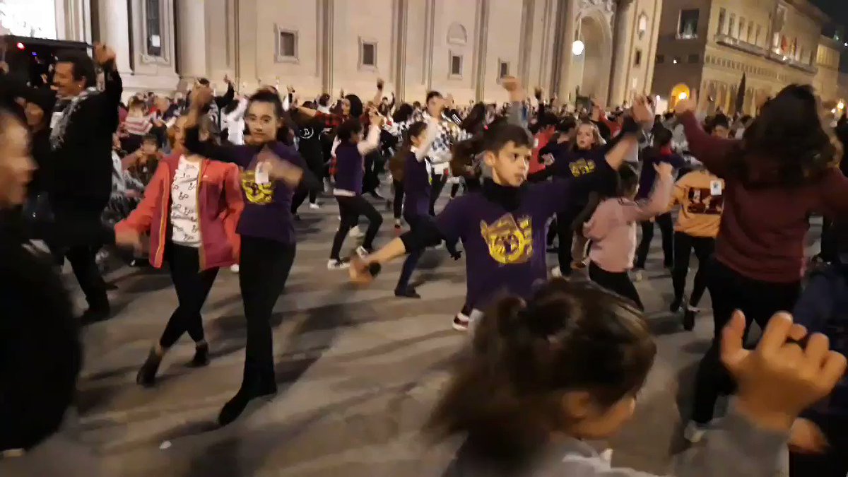 ¡Los pelos de punta! La plaza del Pilar llena para apoyar a Aspanoa en el #diainternacionalNinoConCancer
#zaragoza