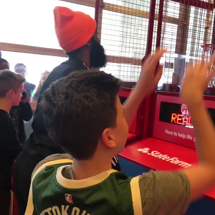 RT if you think you could take down the #MVP in Pop-A-Shot 🏀
#NBAAllStar