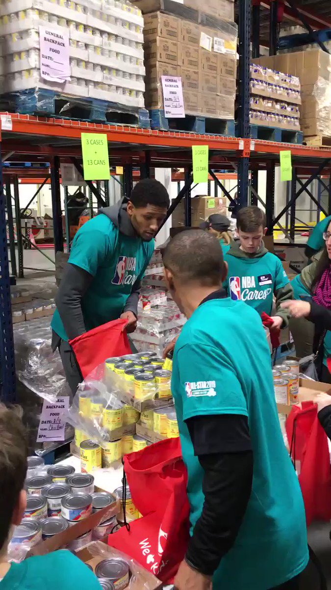 .@RealDealBeal23 and former Bullet @MuggsyBogues team up at today’s @nbacares Day of Service at @shmetrolina!
#NBAAllStar | #DCFamily