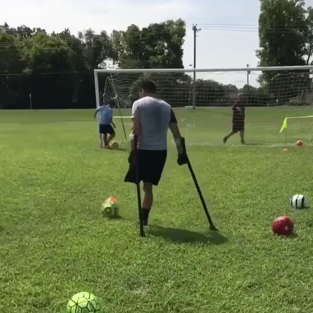 Coach Wilmer with Los Lobos puts one top corner!!! No surprise here because Coach Wilmer also plays for @FCFSeleccionCol!!!
#topcorner #topbins #upper90 #goal #golazo #loslobos #nolimits #hardworkpaysoff #nashvillesoccer #soccer