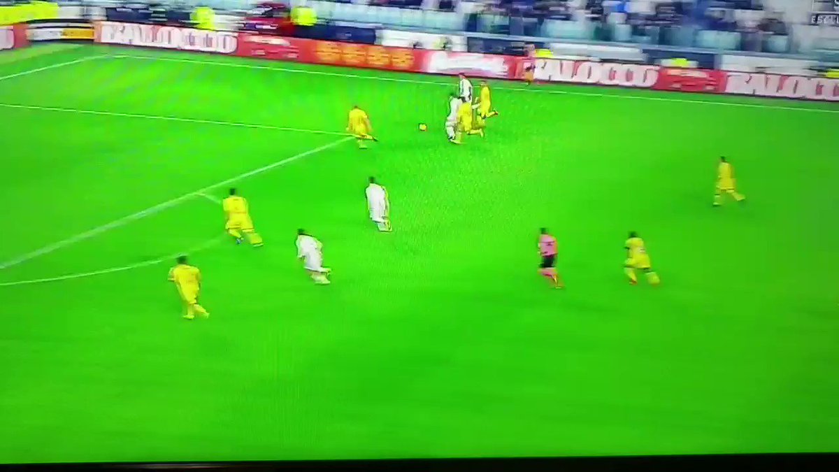 CRISTIANO RONALDOOOOO SIUUUUUUUU MASKKKK 3-0
#Ronaldo #JuveFrosinone