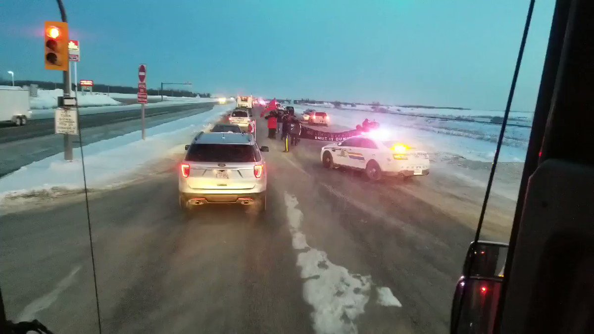 BREAKING: ANTIFA ATTEMPTS TO BLOCK CONVOY, FAILS MISERABLY
One lane blocked after RCMP were unable to keep antifa off the road just east of Winnipeg. #unitedweroll http://www.rebelconvoy.com