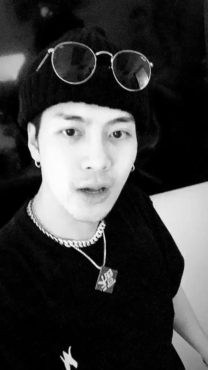 .@JacksonWang852 joins @ItIsMeEJ in-studio tonight at 9PM PT 🎙!
Who’s listening in? http://kiisfm.com/listen #JacksonWang