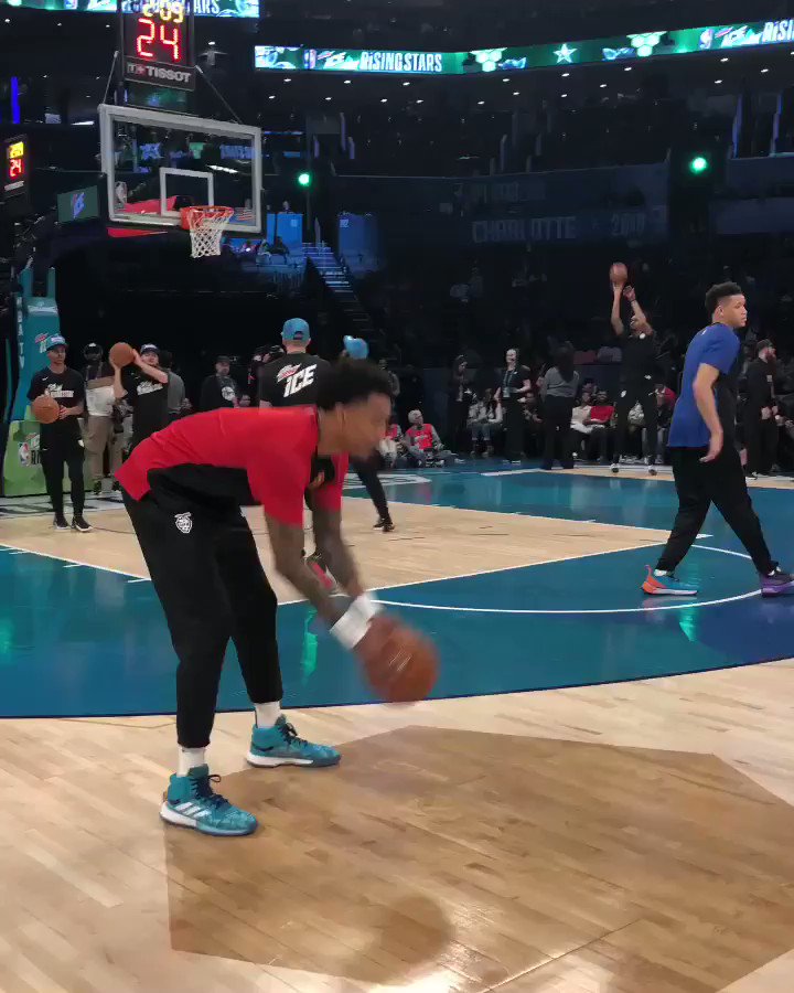 🏀 @jcollins20_ x @TheTraeYoung... that @ATLHawks connection pregame for #MTNDEWICERisingStars!
📺: @NBAonTNT