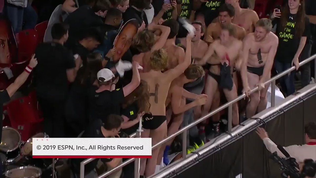 Steph had some fun with Davidson's student section after a W 🙌