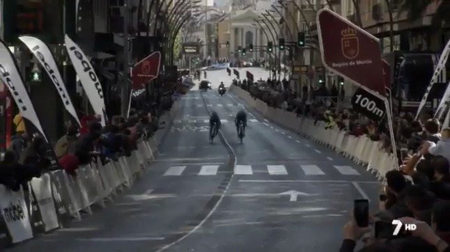 💥🇪🇸 2ª etapa de la @VueltaMurcia
💥 Luis León Sánchez se impone a Alejandro Valverde en la llegada final a Murcia
💥 Valverde entra en meta aplaudiendo a su amigo Luisle
💥 El murciano de @AstanaTeam se lleva la general final
📽 @wcsbike