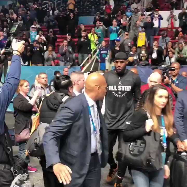 Arriving to the podium... @KingJames! #NBAAllStar
WATCH: http://mediaday.nba.com