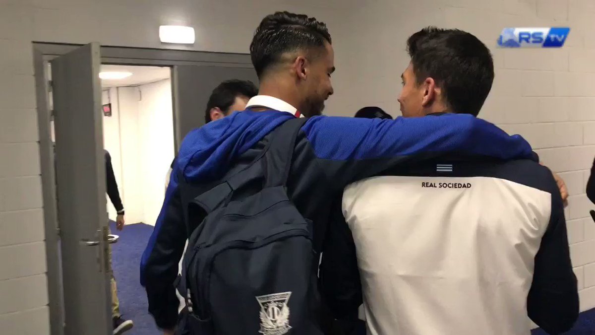 #LaLiga🇪🇦 | #LasEstrellasPorNación🌠
#RealSociedad 0-0 #Leganés
Previo al juego, @HectorMorenoh y @Diego_Reyes13 convivieron por algunos minutos en las instalaciones de Anoeta. 😱