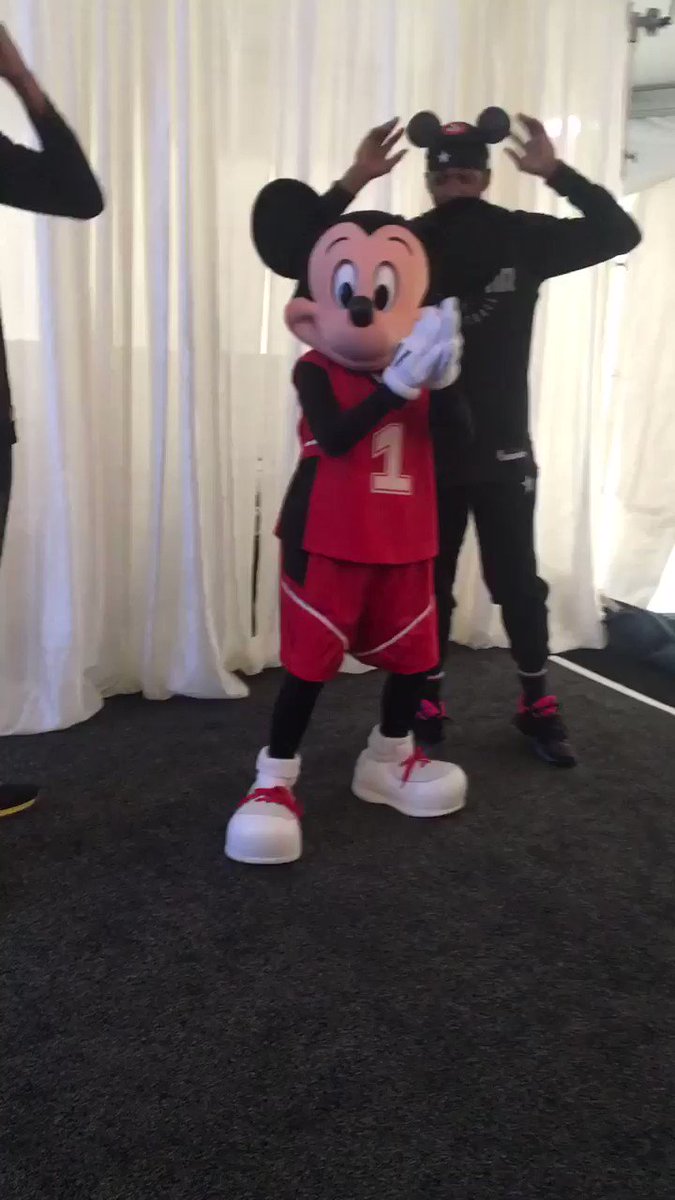 With @KarlTowns and Mickey 😂
#BradleyBeal | #NBAAllStar