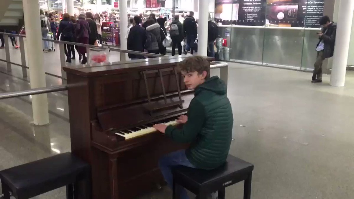 Can Tommyinnit Play the Piano
