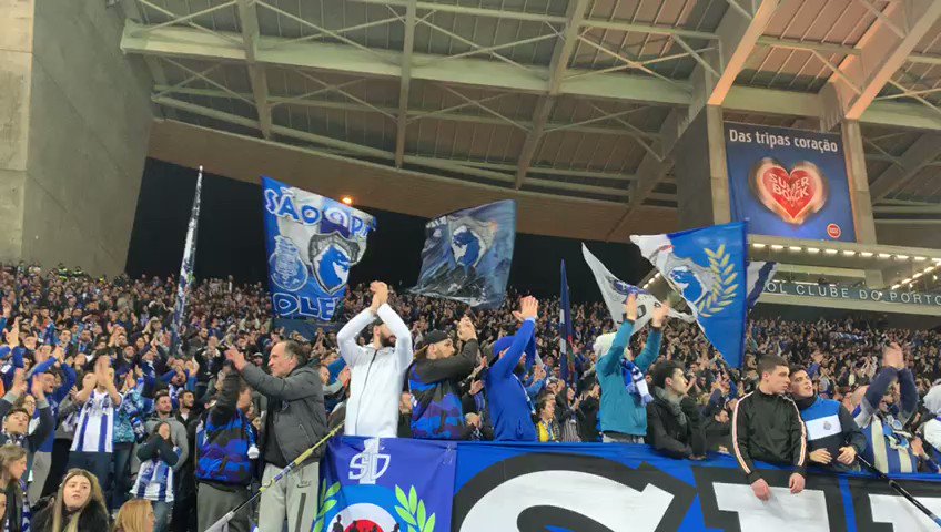 🔵⚪🔊Força FC Porto!
#FCPorto |2-0| #FCPVFC