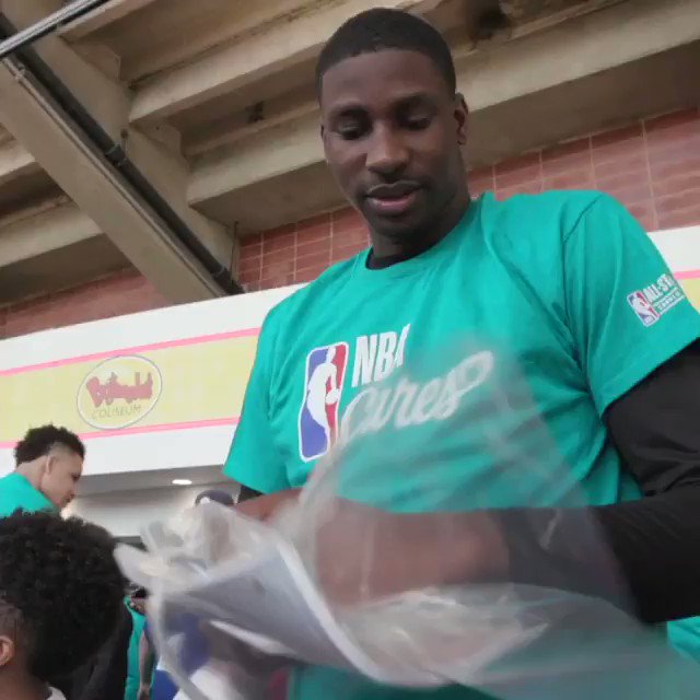 Current and former @NBA and @WNBA players rolled up their sleeves to help around the Charlotte community during this year’s NBA Cares All-Star Day of Service and @JrNBA Day! #NBAAllStar