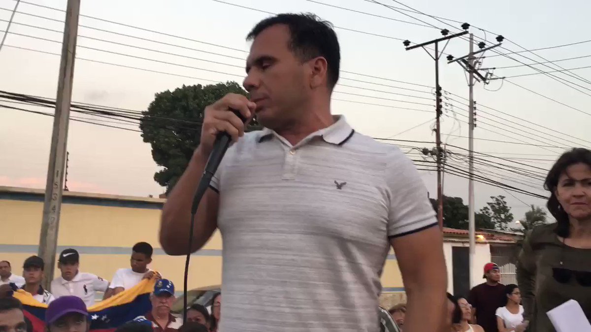 #16Feb #Anzoátegui El diputado a la Asamblea Nacional, @camichelangeli , presente en la asamblea de #VoluntariosxVenezuela en Barcelona, #Anzoátegui.
“Nuestro objetivo es salir de Nicolás Maduro”, manifestó el parlamentario. - @JesusBastidasP