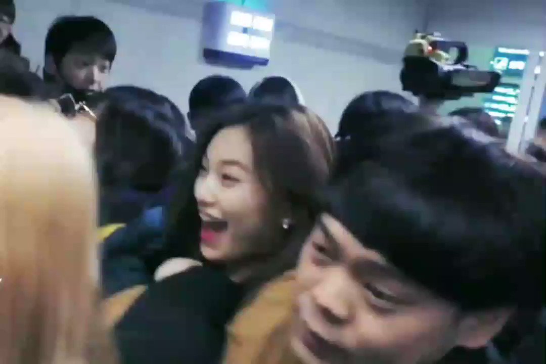 everything is a mess while doyeon and somi are laughing so hard kheuska