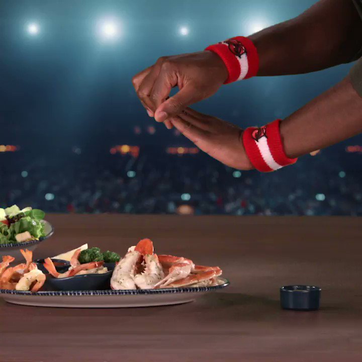 DSJ, our hoop is 2” wide and full of butter, but we can still take it to the rack. That’s a gotta be a 🔟, right? What do you think @TheJetOnTNT ? #ButterDunks #DunkContest 'Cause that's #HowYouLobsterfest