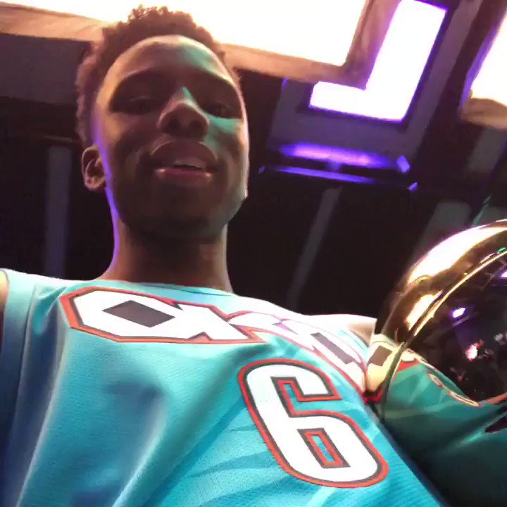 ππ Taking some hardware with him back to Oklahoma City... Hamidou Diallo is the #ATTSlamDunk champ!
#StateFarmSaturday