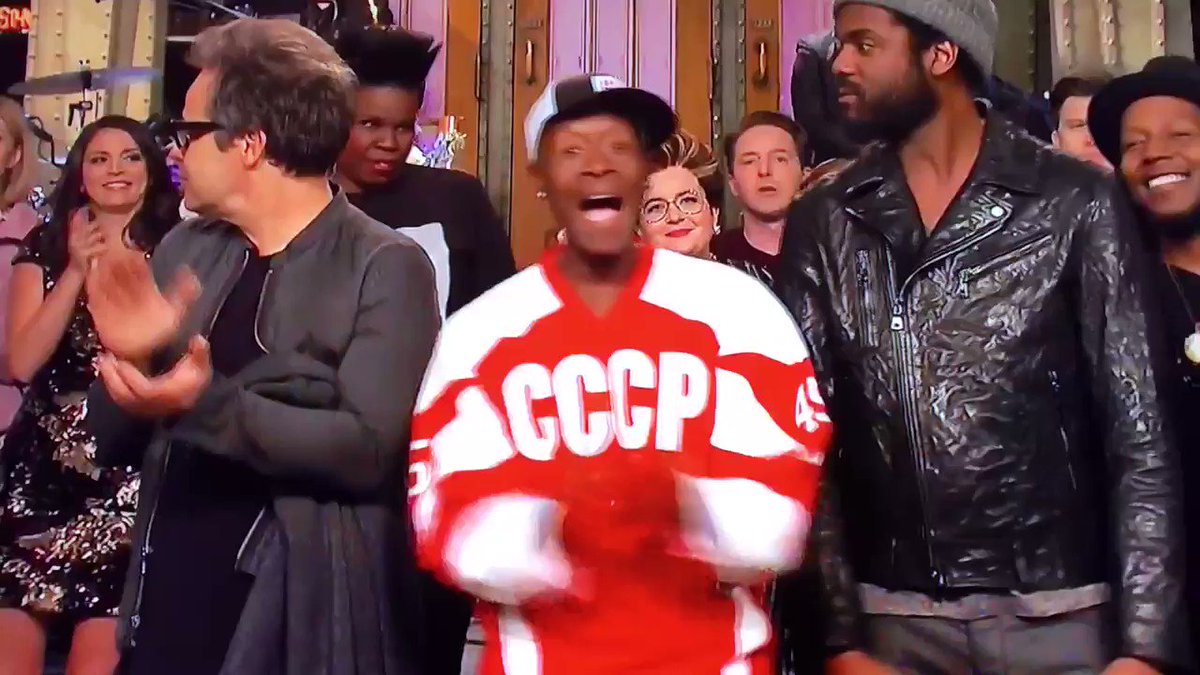 Don Cheadle wore a Soviet Union hockey jersey with “Trump” and “45” on the back at the end of SNL after hosting. Shade level: Masterful