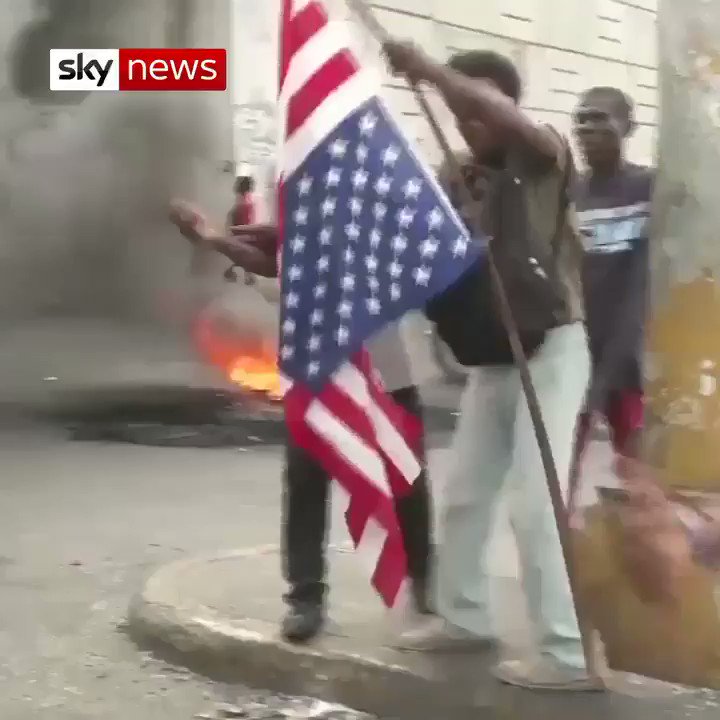 En #Haití 🇭🇹 conocen bien los efectos de la "ayuda humanitaria" y la injerencia estadounidense. Hilo con algunos datos relevantes: