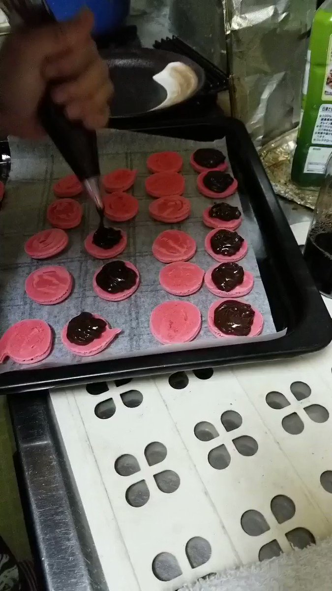 Yum,yum.Macaroons is just fun to make❤❤❤
#cjs #tokyo #sweet #macaroon