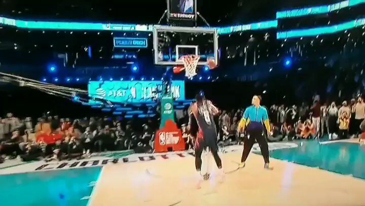 Dennis Smith Jr était présent et vif 💥💥💣💣
#NBA #NBAAllStar #slamdunkcontest #DennisSmithJr #dunk #DWade #StephenCurry