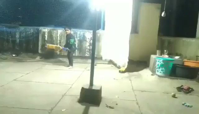 This 4 year old girl will amaze you with her batting skills 😍😍 she lives in a small village in Odisha and aspires to play for Indian cricket team one day 🏏🇮🇳