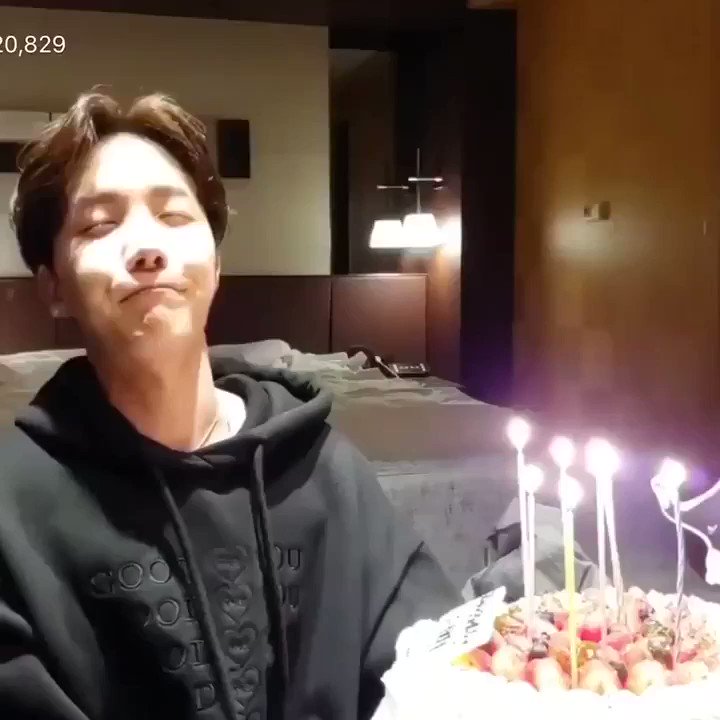 can you believe this baby just turned 25 🥺 #SunshineHobiDay #MY_HOPE_JHOPE #OurPieceOfPeace