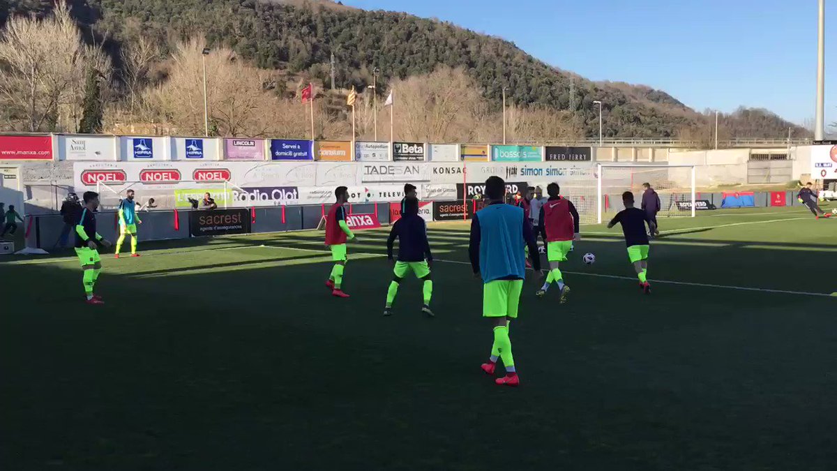 🔵🔴💨💨💨💨 Escalfament! / 🔵🔴💨💨💨💨 ¡Calentamiento!
💪 Som-hi Barça B!!
#OlotBarçaB #ForçaBarça