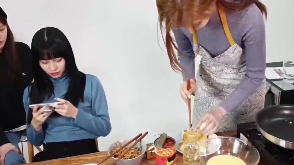 Momo: There's rumors saying we're having a comeback. Who started it?
Tzuyu: Our hair colours.
Momo: ใ
ใ
ใ
ใ
ใ
Agreed