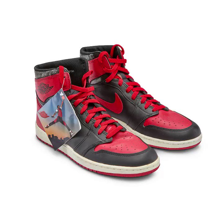 The ones that started it all! Don't miss your chance to own a piece of sneaker history with these Vintage Original OG Air Jordan 1s from 1985! 1 of 6 that collector and sneakerhead @shoezeum is selling as part of our #AllStar4 #ebaydrop! https://ebay.to/2EecorF
📷: @unruhjones
