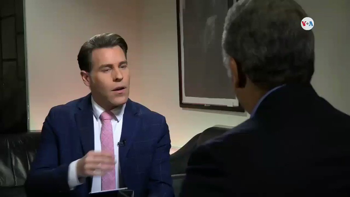 - Va Colombia a recibir tropas estadounidenses?
- Cerco diplomático
- Entonces no
- He sido claro, cerco diplomático
- Es usted libre sin darle cuentas a nadie?
- Es un cerco diplomático.
- A quién quiere más a su papá o a su mamá?
- Al cerco diplomático