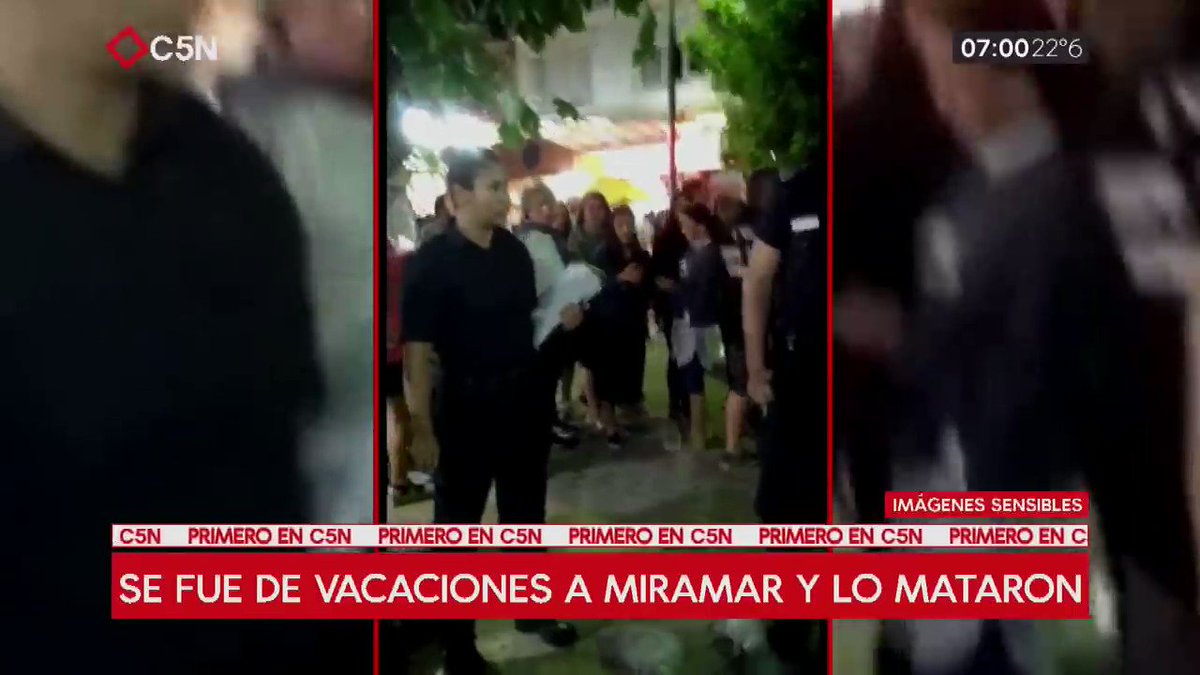 Ezequiel tenรญa 17 aรฑos.
Estaba de vacaciones en Miramar.
Una pareja lo acusรณ de un robo que nunca existiรณ.
Entonces apareciรณ un asesino y y lo matรณ de un golpe.
Encima hay que aclarar que estaba desarmado y no tenรญa antecedentes.
La policรญa, cรณmplice. Este el paรญs de Macri: