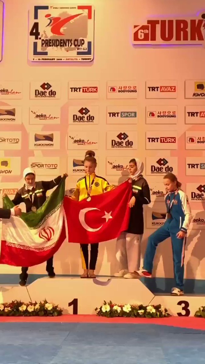 Hareketin güzelliğine bak.