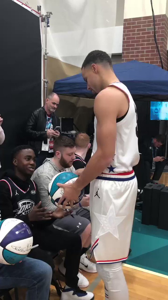 .@warriors @StephenCurry30 meets with our @MakeAWish All-Stars! #NBAAllStar #TeamGiannis