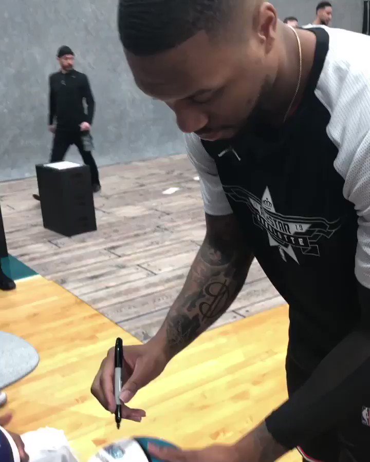 .@trailblazers @Dame_Lillard signs some 🏀 for our @MakeAWish All-Stars! #NBAAllStar #TeamLeBron