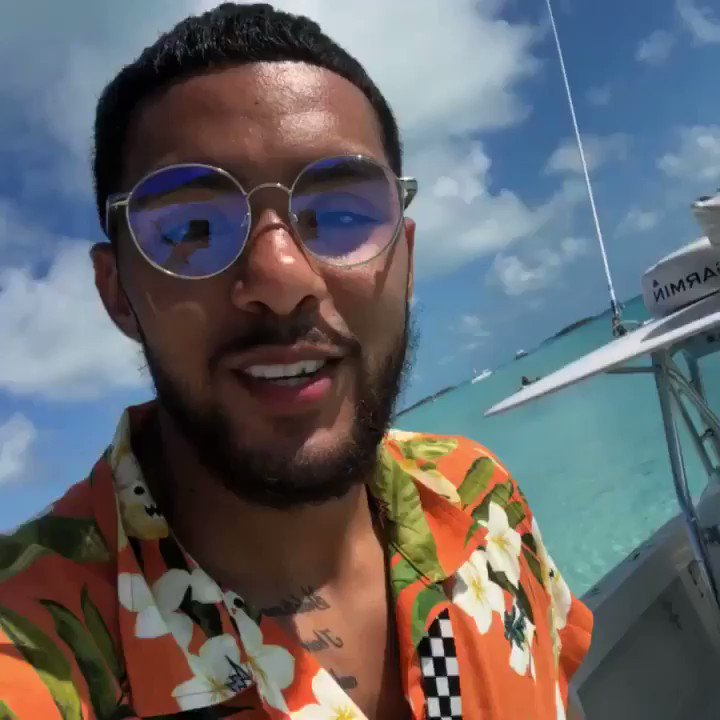Out here in the Bahamas with the swimming pigs 😂