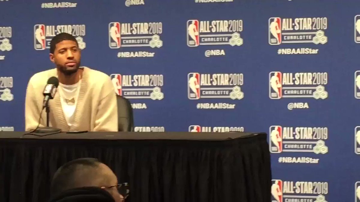 Paul George falou do Step-back que ele matou pra cima do Harden
PG: "Quem estava me marcando?"
Repórter: "James(Harden)"
PG: "Ah sim, acertei ele com a mesma m*rda(step-back) que ele usa...tenho várias dessas no meu arsenal também. Mas sem Andadas."😅💀