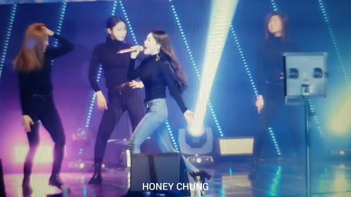 190218 한국외대 무대 프리캠
#청하 #김청하 #Chungha
엉엉ㅇ ㅓㅠㅠㅠ 눈물바다 ㅜㅠㅠㅠ