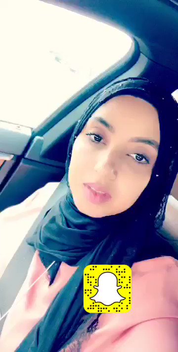 قصة هذه الفتاة آلمتني، على الٲهل الإصلاح لا الهدم، لعدم تكرار الٲخطاء والسير بنفس الطريق.
تقربوا من أبنائكم، استمعوا إليهم، ناقشوهم، تحدثوا إليهم، احتوههم قبل الغرباء، لا تجعلوهم بحاجة إلى تعويض حبكم كـ أب وأم، وينتهي بهم المطاف بملئ هذا الفراغ من خارج المنزل.#إحتواء