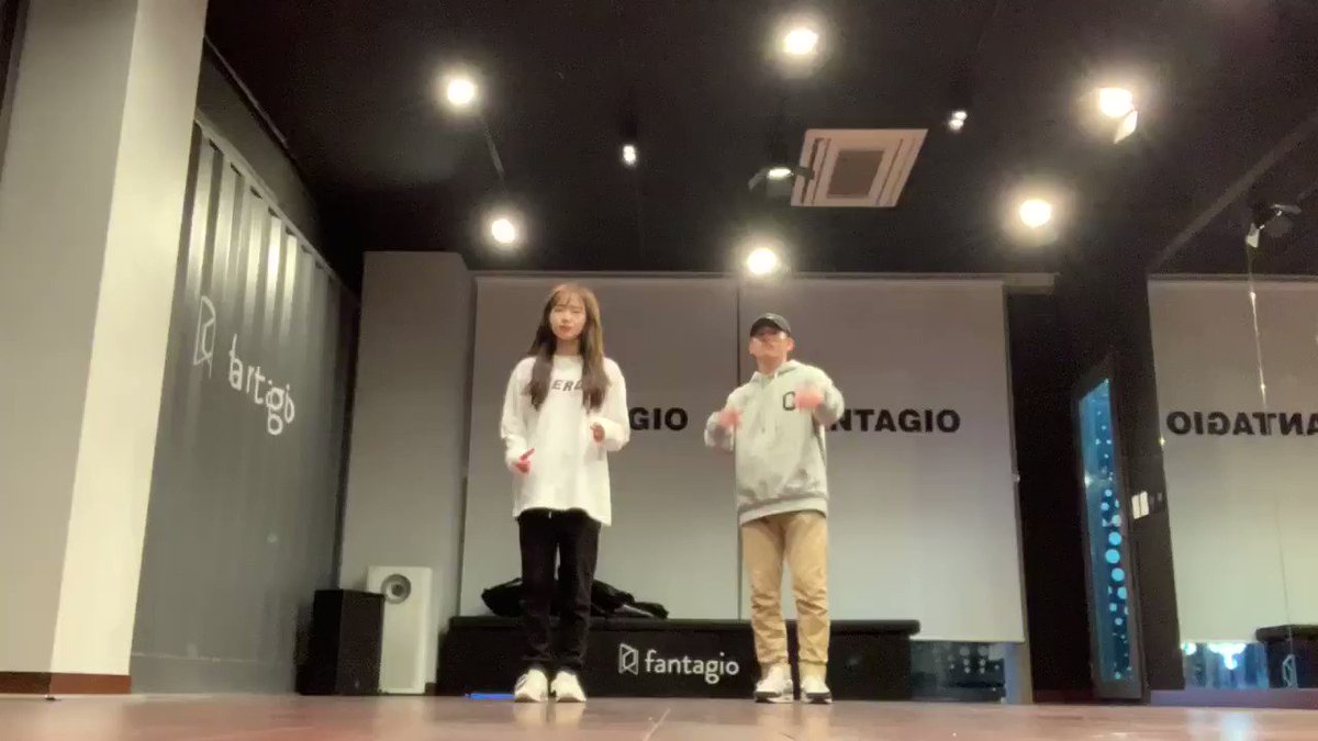 ์ค๋์์์ฅ๊ฐ๐ถ
๋ผ๋น(Ravi) - live (Feat.์ฒญํ)
๋ด๋ฐ๋์ผ๋ก ๊ณก์ด ๋ฐ๋๊ณ ์ ์ฒซ ์์
๋ ..
์ค๊ฐ์ ํ๋ ค์ ์๊ณ ๋ง์ง๋ง์ ์๋ฆฌ๋ฅผ ์ง๋ฌ๋ฒ๋ ธ๋ค์ ใ
ใ
์ผ์บฌ์บฌ์บฌ์บฌ
์ค๋๋ ์ข์ ๊ฟ ๊ฟ์ฉ โโบหณโงเผ โโบหณโงเผ
#์ํค๋ฏธํค #์ต์ ์ ๐ป
#์์_ํค๋ง๐ค